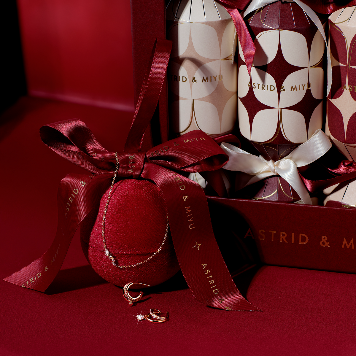 Christmas Crackers & Baubles