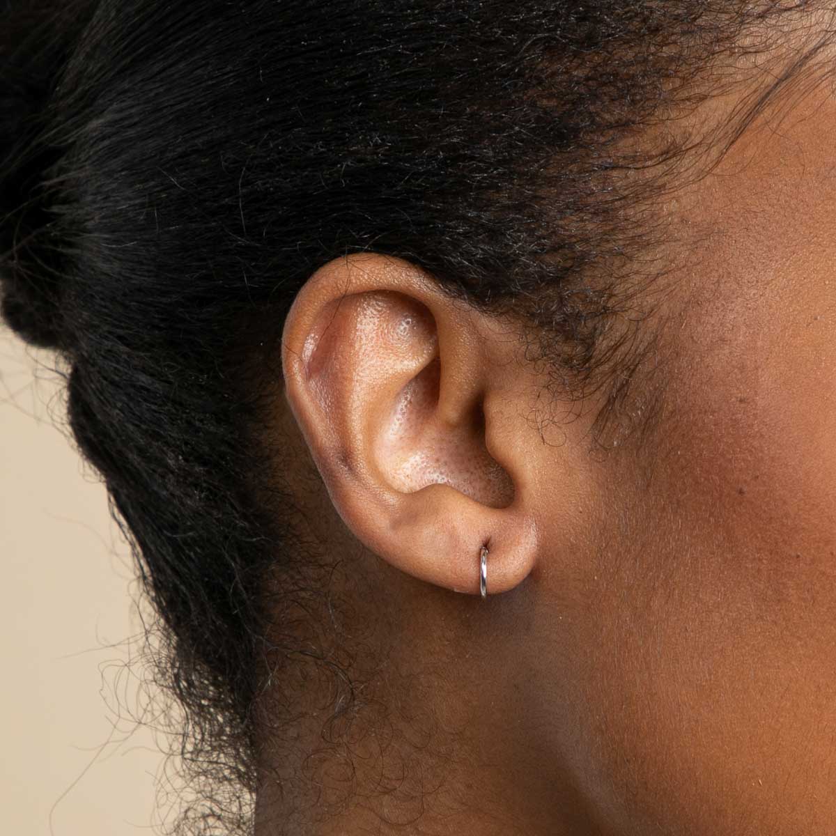 Seamless Hoop 1.2mm in Solid White Gold