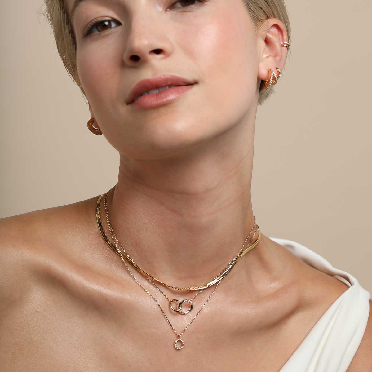 O Initial Pavé Pendant Necklace in Gold