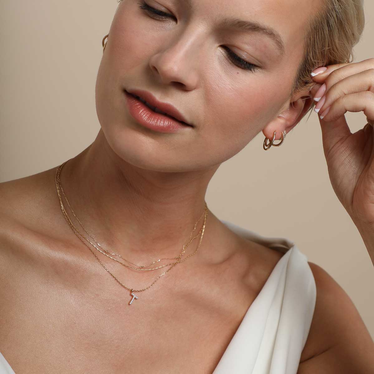 T Initial Pavé Pendant Necklace in Gold