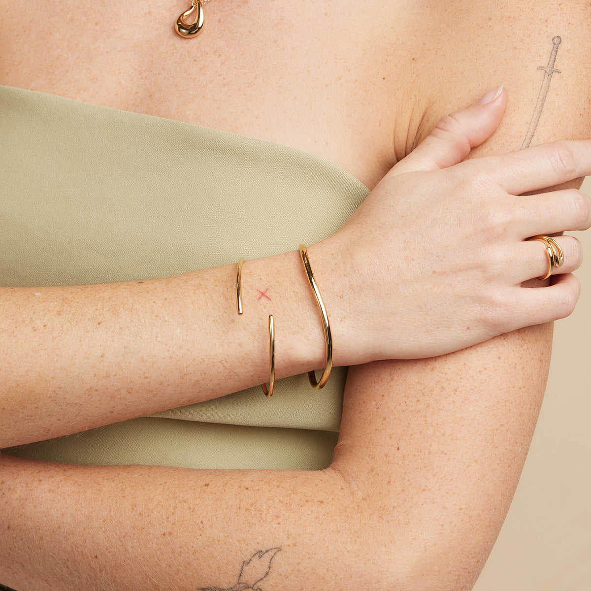 18k Gold Plated Jewellery - Infinite Cuff in Gold - Bracelets - Astrid & Miyu