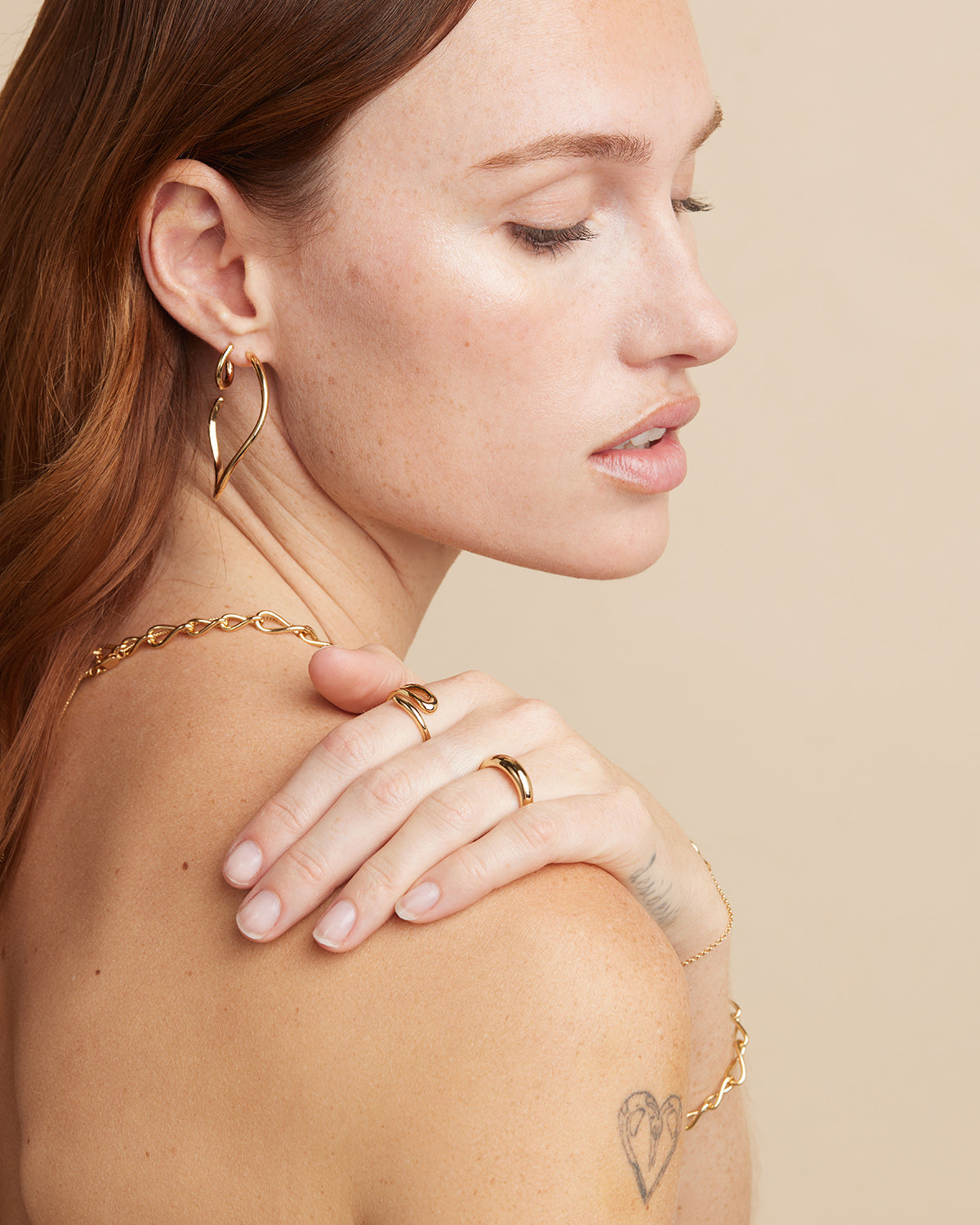 Infinite Hoops in Gold