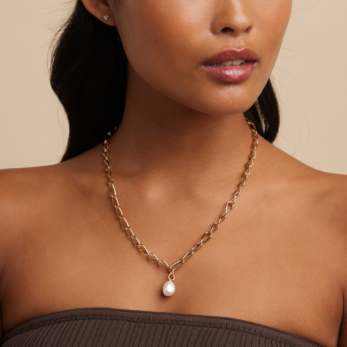 Infinite Pearl Bold Lariat Necklace in Gold