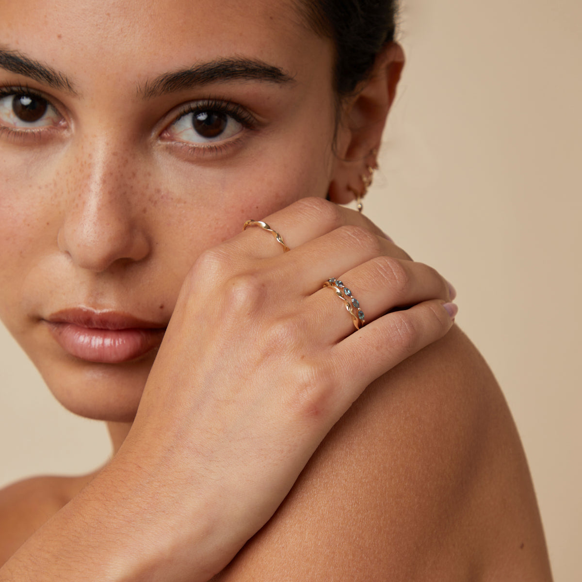 Twist Band Ring in Solid Gold