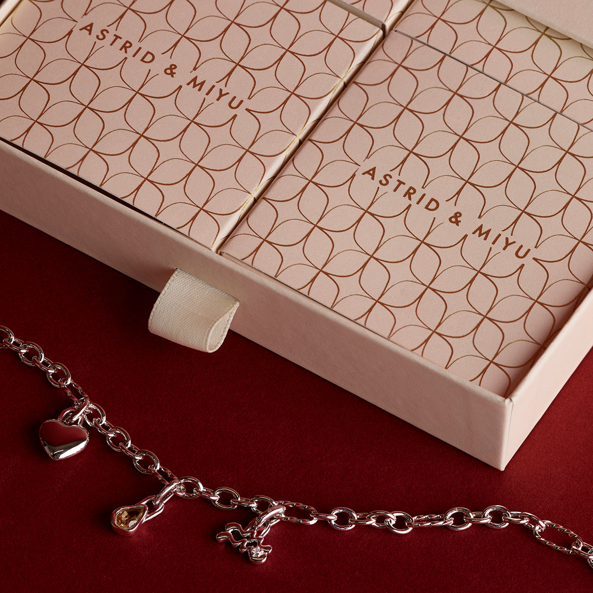 Bold Necklace Charming Gift Set in Silver