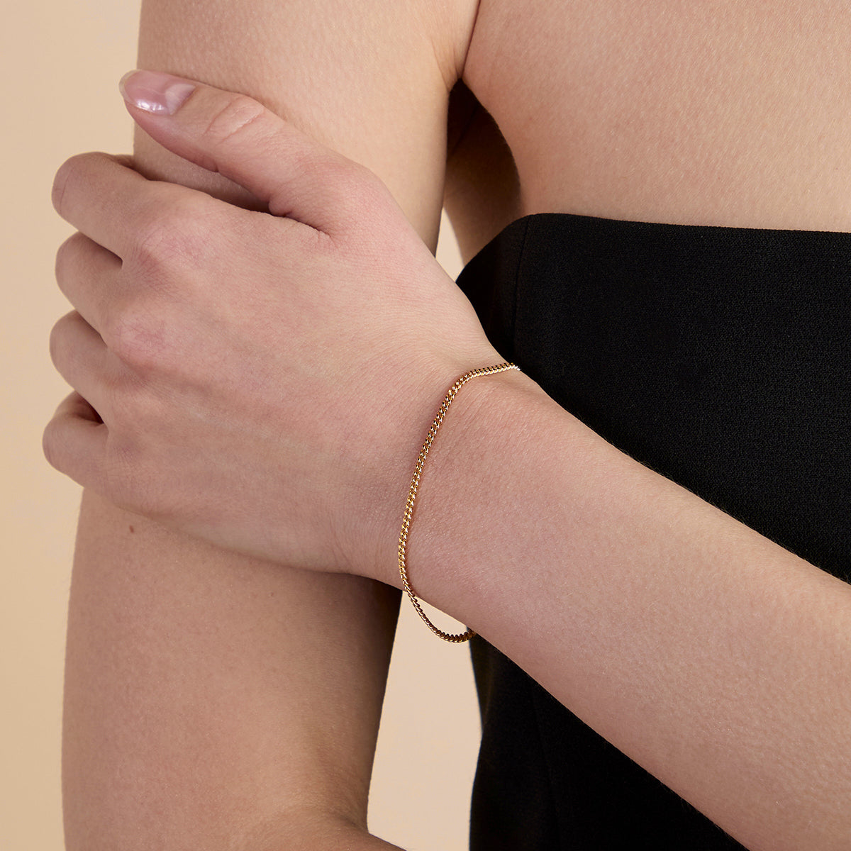 Essential Curb Chain Bracelet in Gold