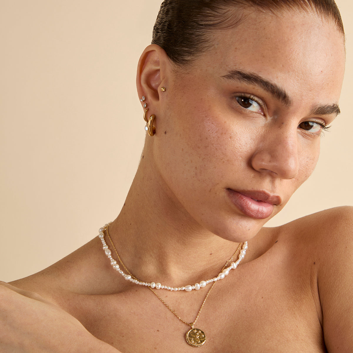 Shell Titanium Piercing Stud in Gold