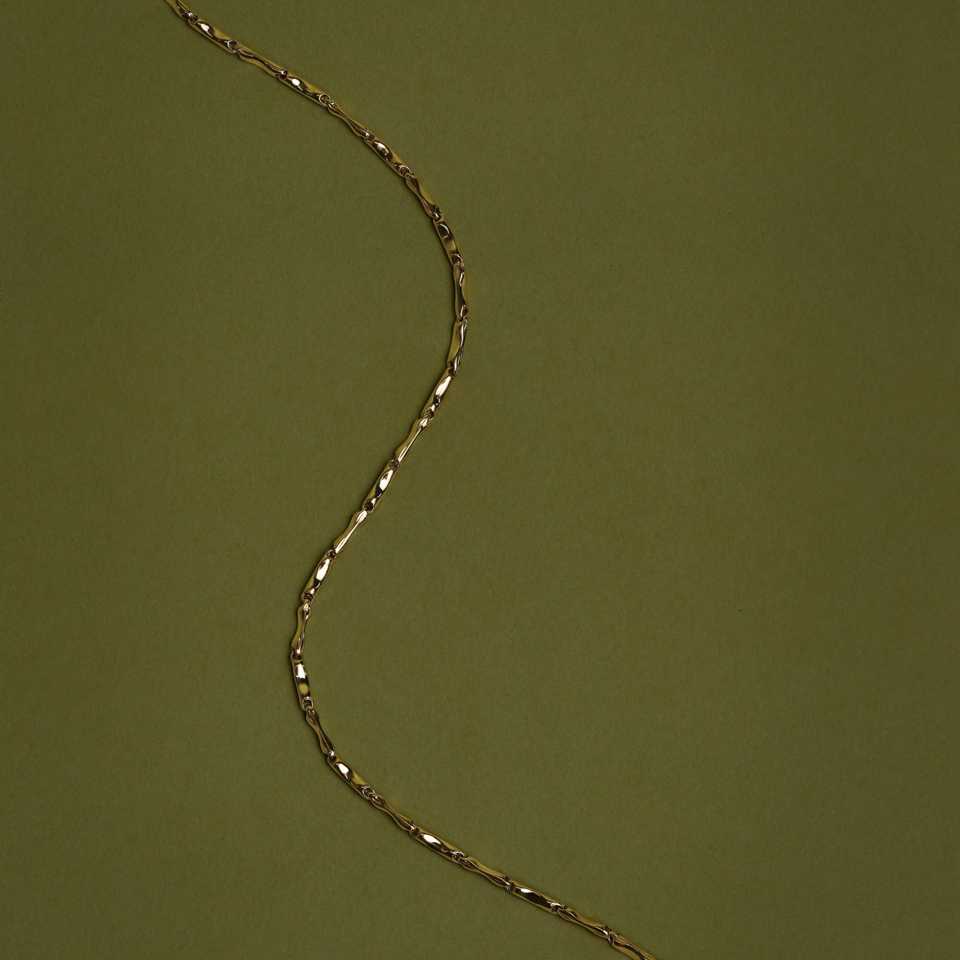 Molten Bar Chain Bracelet in Solid Gold-Astrid & Miyu