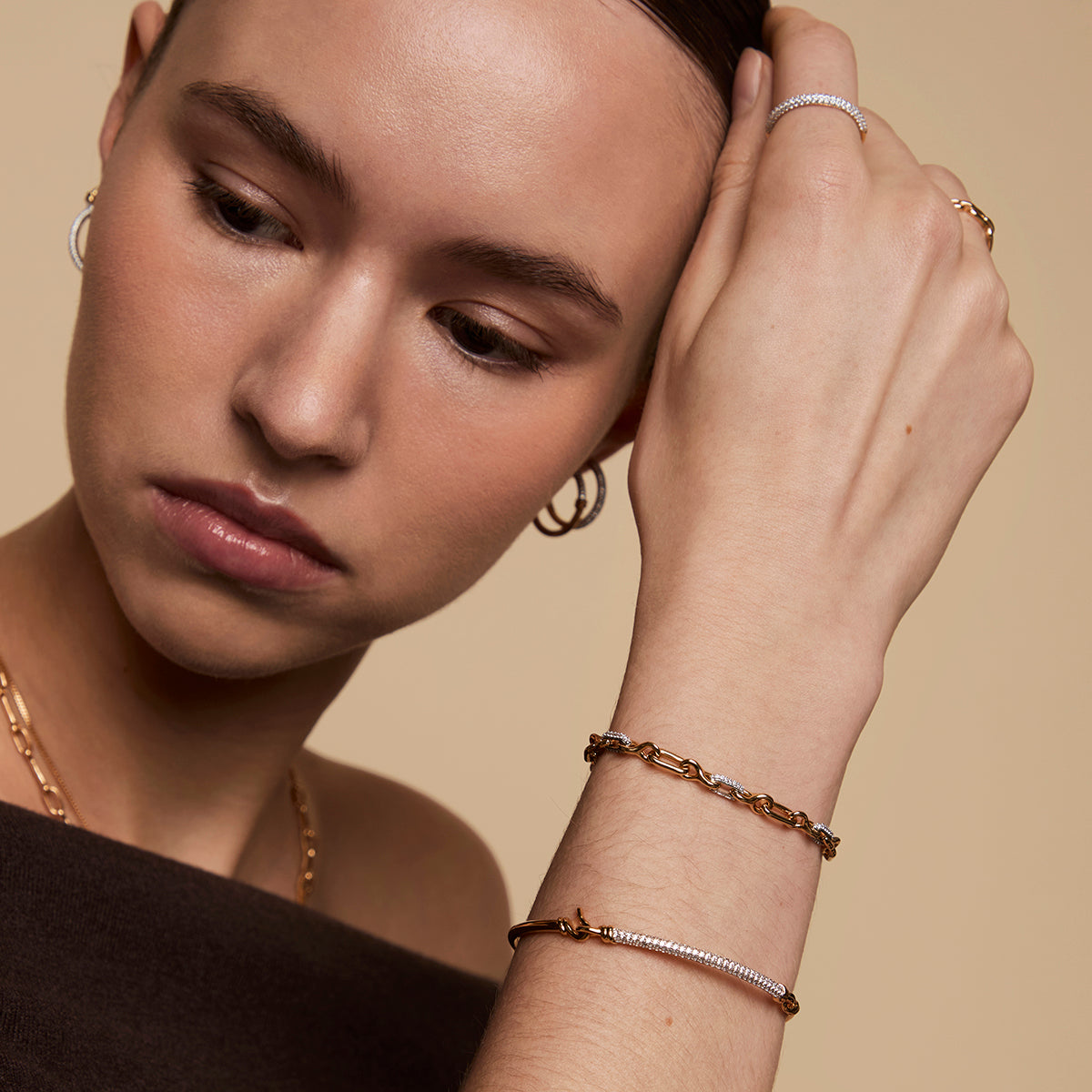 Pavé Knot Bangle in Gold