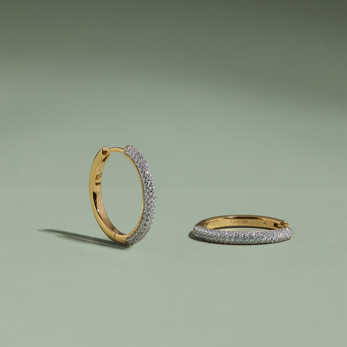 Pavé Essential Medium Hoops in Gold