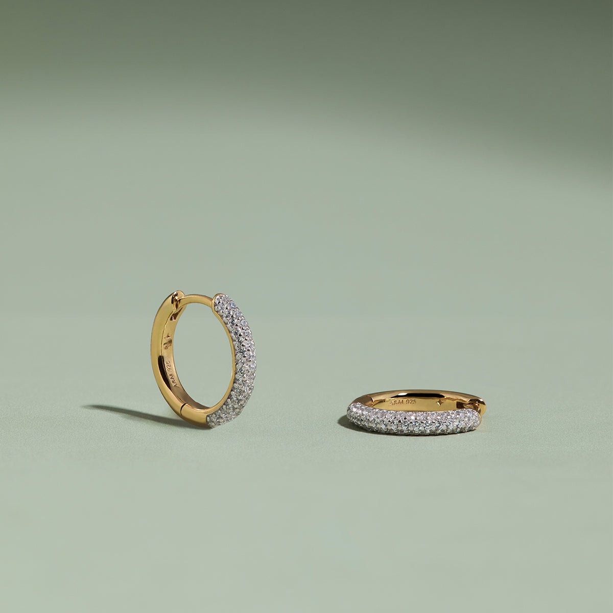 Pavé Essential Small Hoops in Gold
