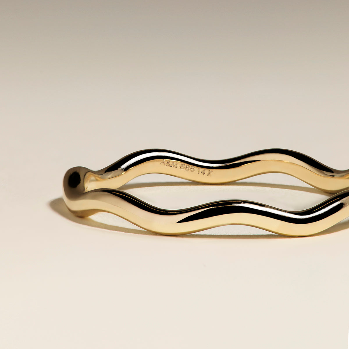 Scalloped Band Ring in Solid Gold-Astrid & Miyu