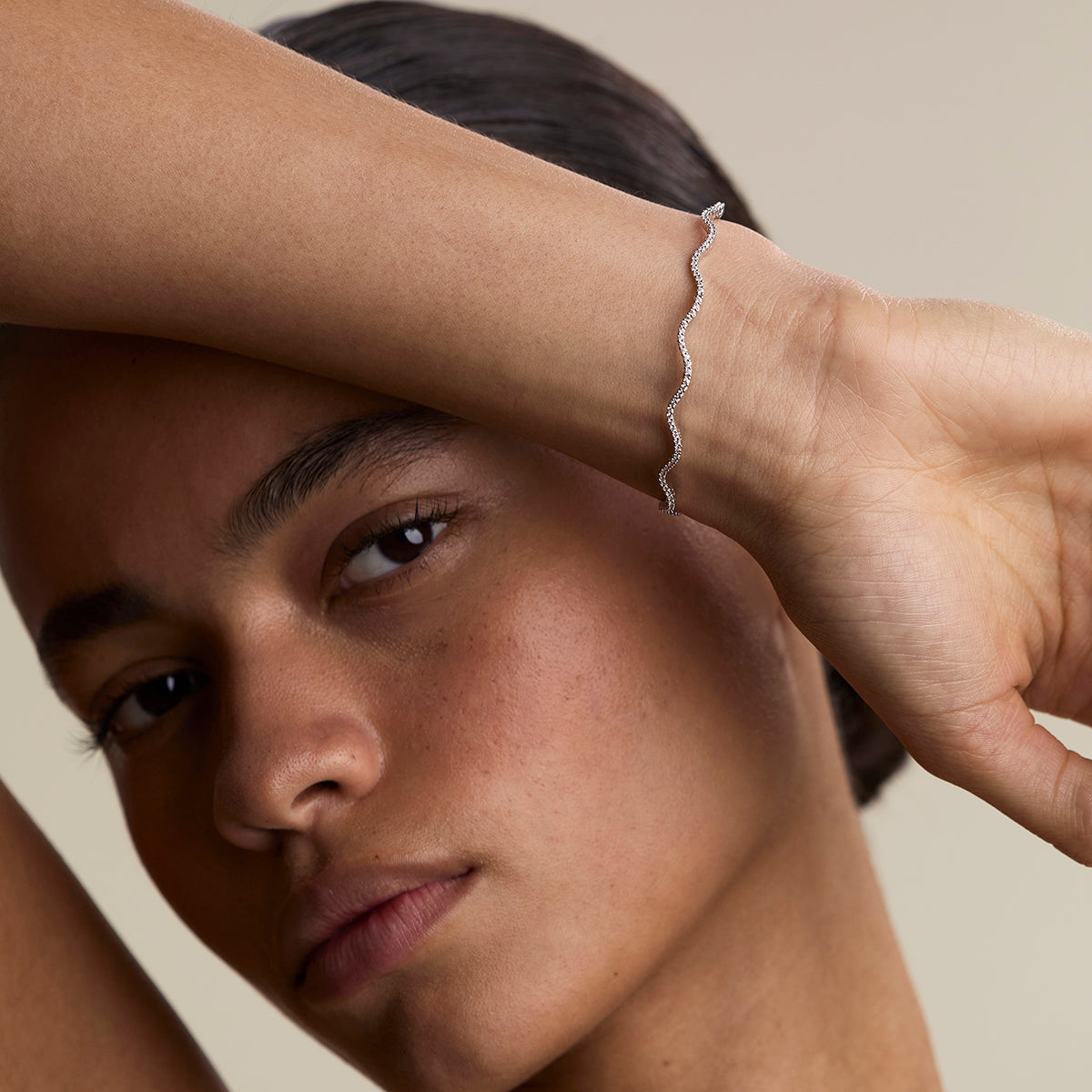 Scalloped Tennis Chain Bracelet in Silver-Astrid & Miyu