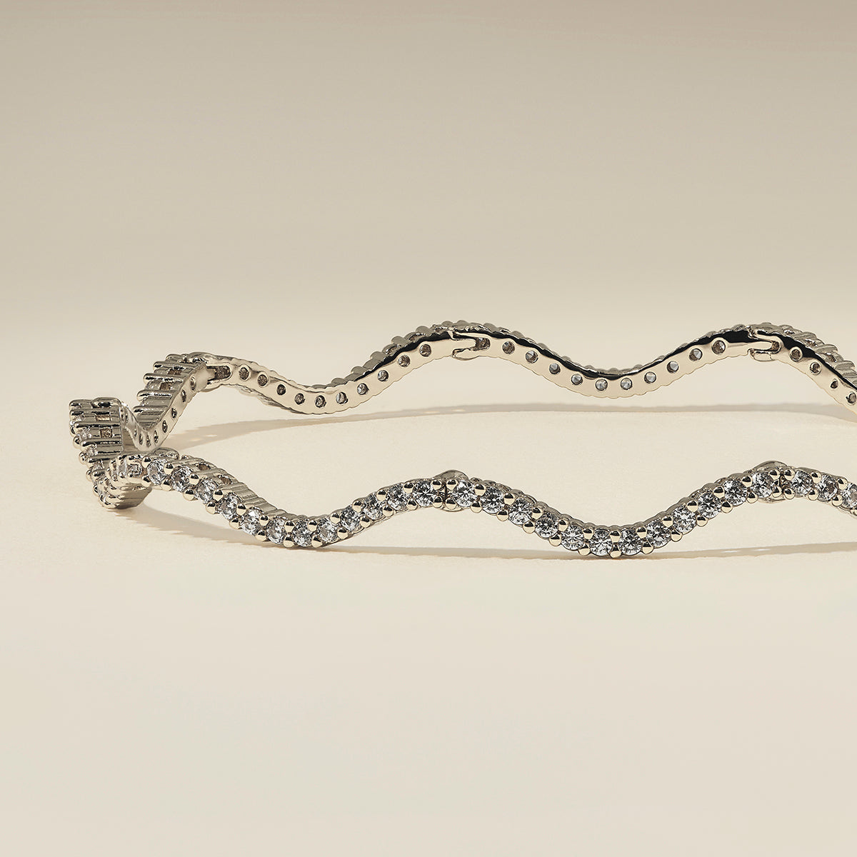 Scalloped Tennis Chain Bracelet in Silver-Astrid & Miyu