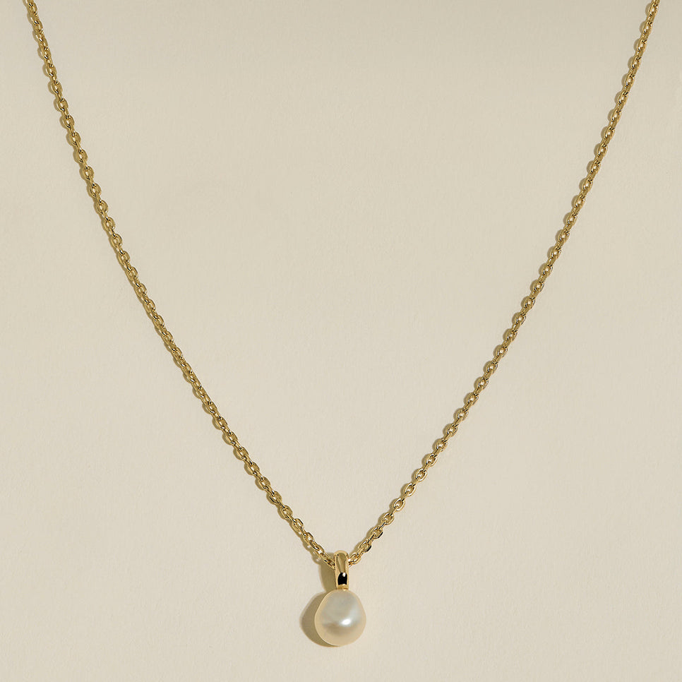 Pearl Pendant Necklace in Gold-Astrid & Miyu
