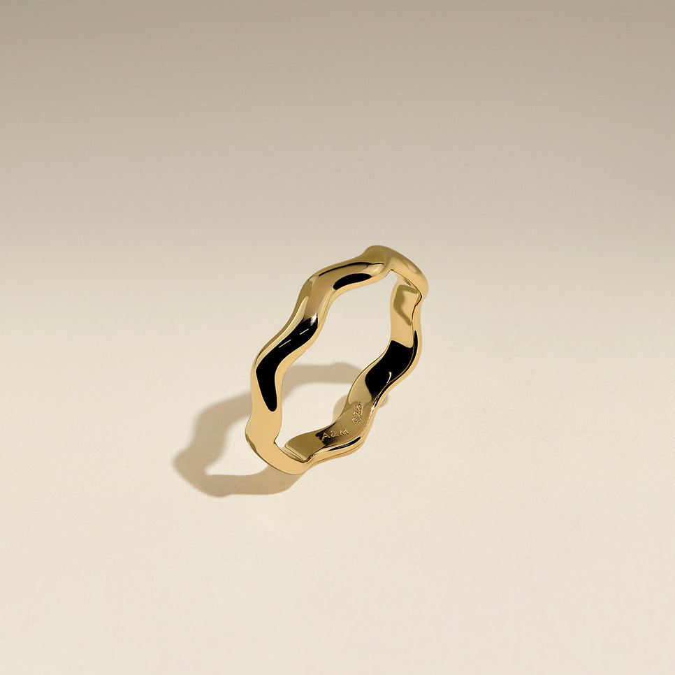 Scalloped Band Ring in Gold-Astrid & Miyu