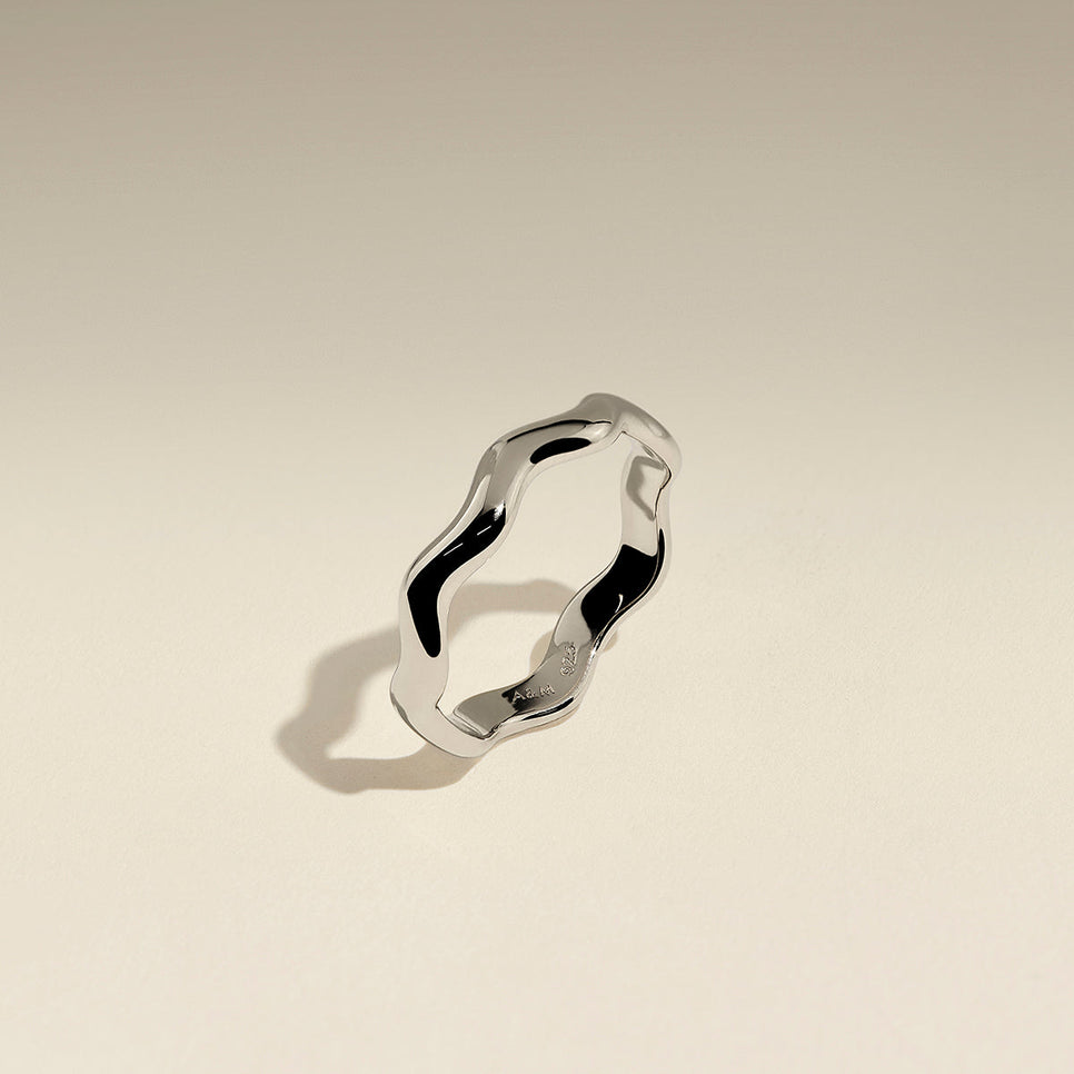 Scalloped Band Ring in Silver-Astrid & Miyu