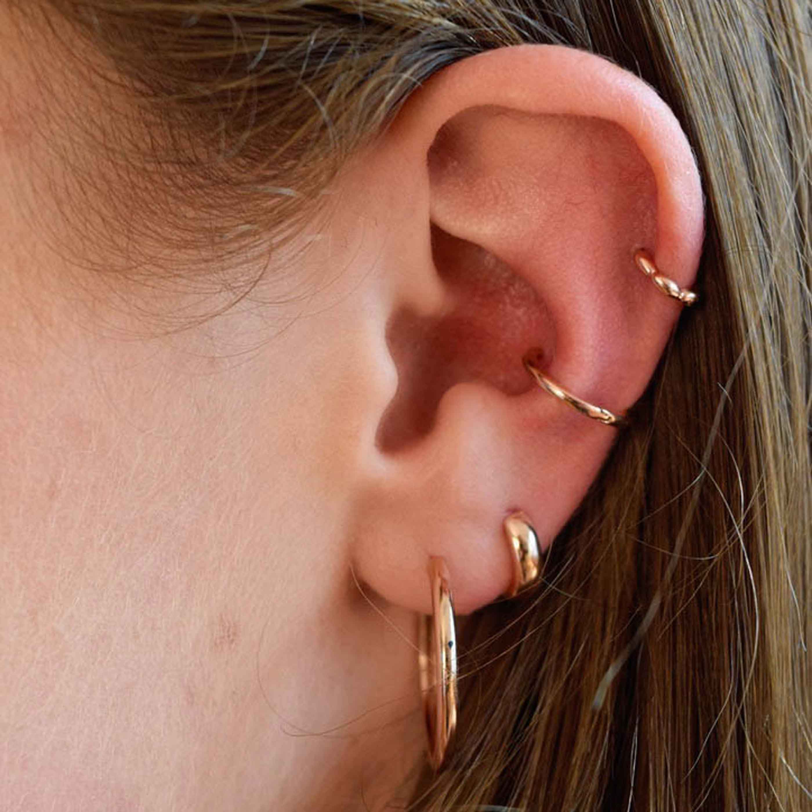 Bubble Clicker in Rose Gold worn in helix piercing