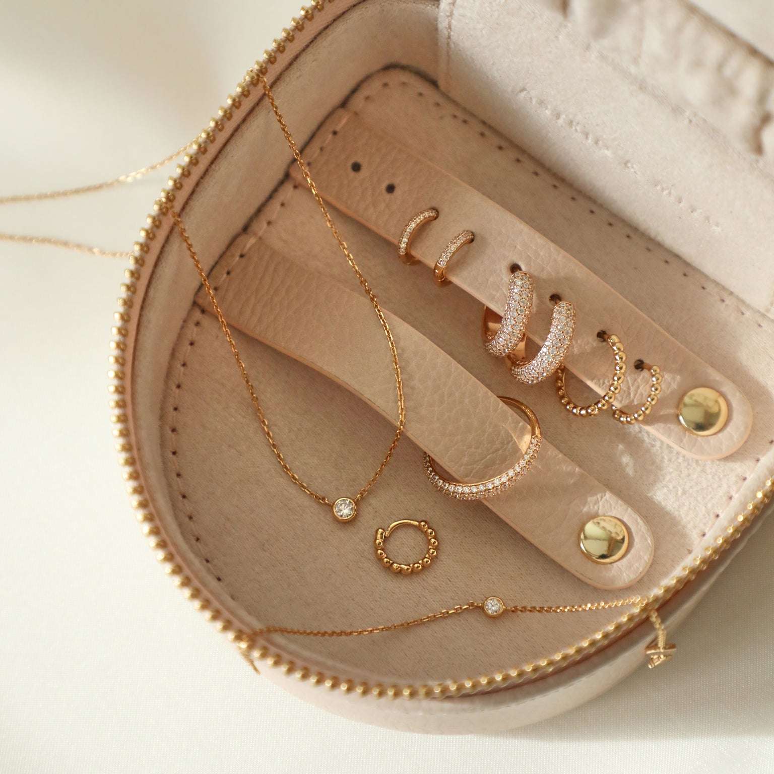 Leather Travel Jewellery Box in Fawn Sand