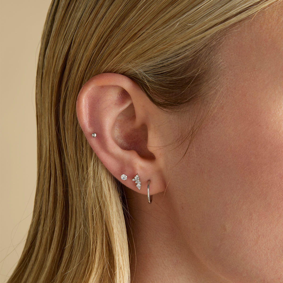 Essential Ball Titanium Piercing Stud in Platinum