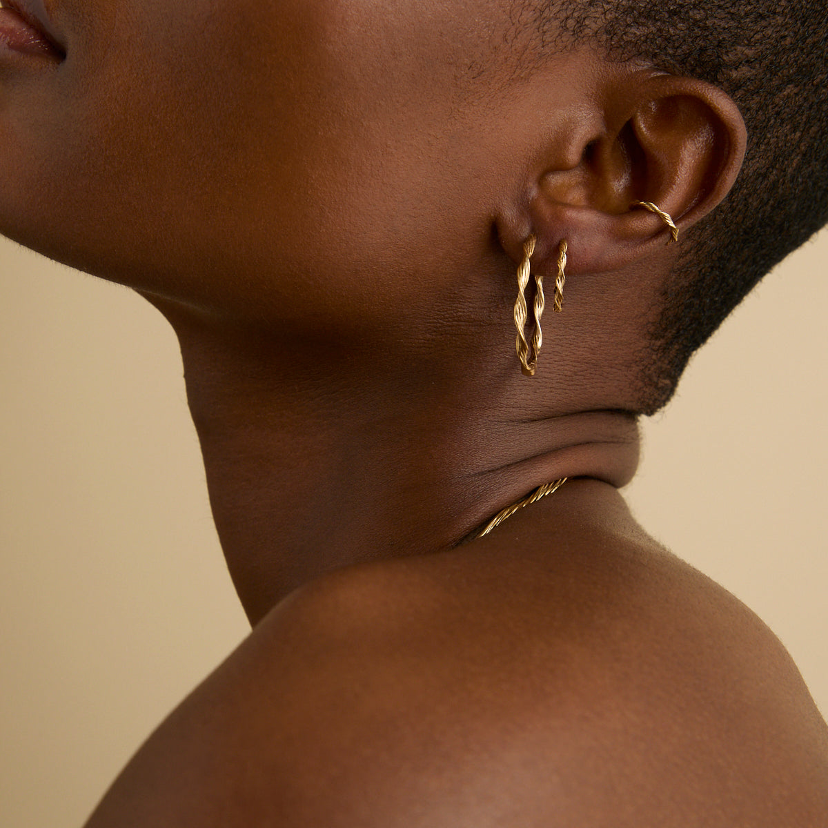 Twist Small Hoops in Gold