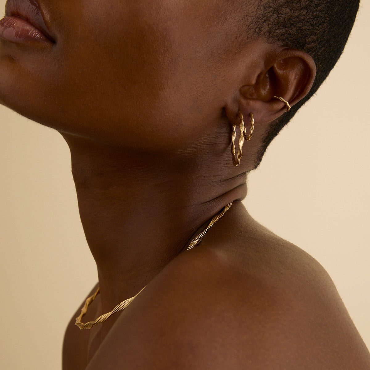 Twist Small Hoops in Gold