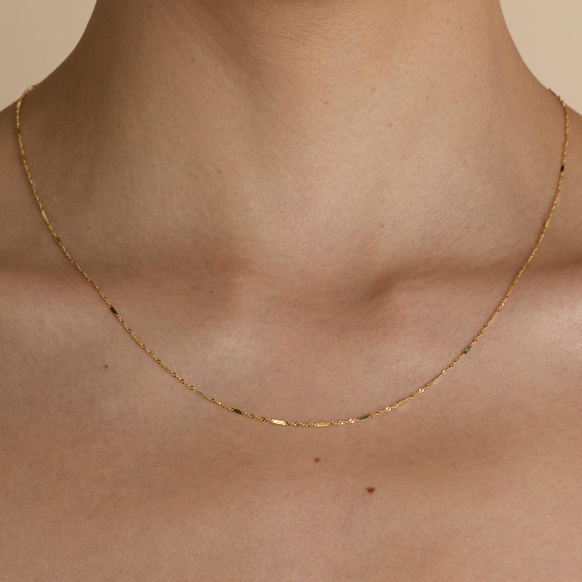 Astrid Story Chain Necklace in Solid Gold