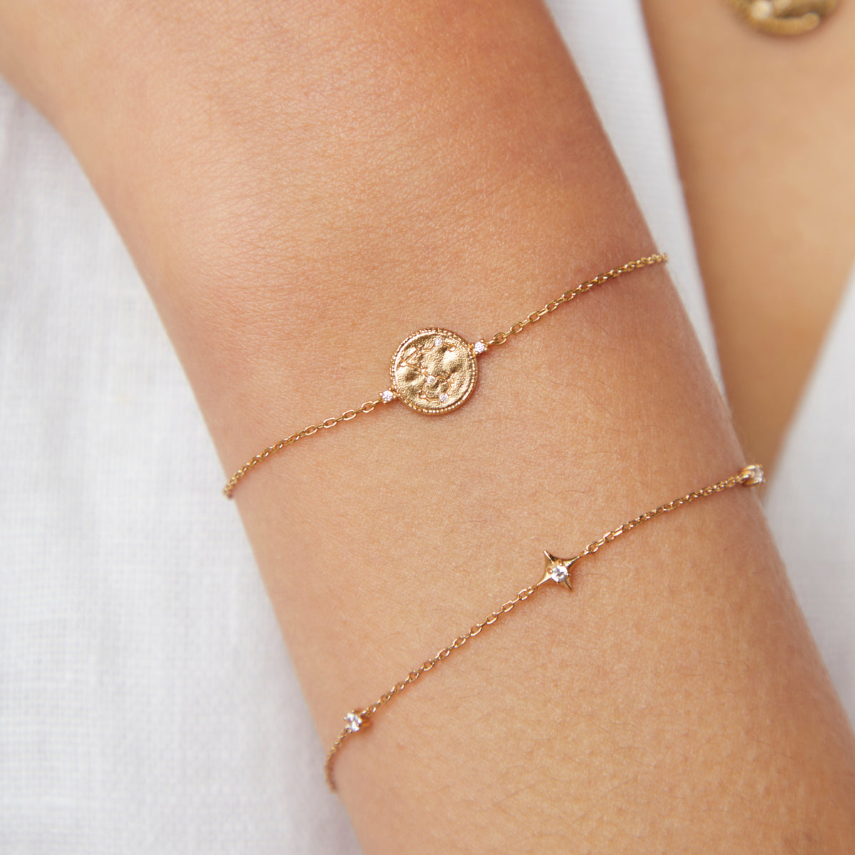 Pisces Zodiac Bracelet in Gold