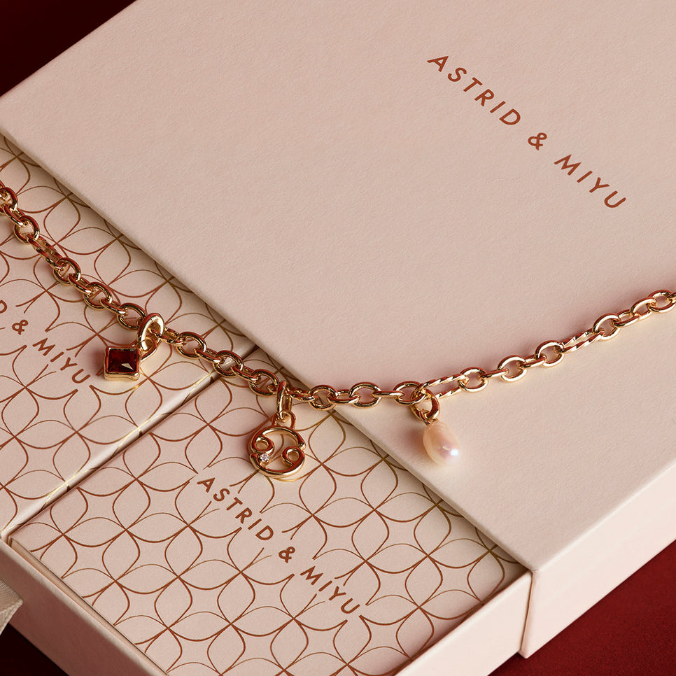 Bold Necklace Charming Gift Set in Gold