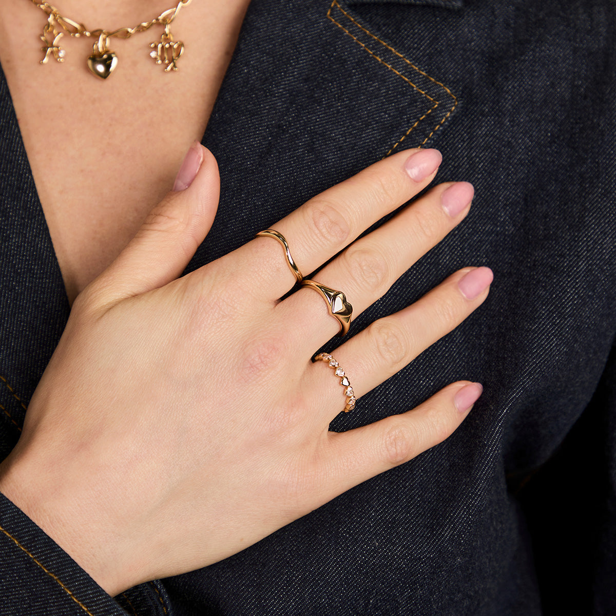 Heart Bezel Band Ring in Gold