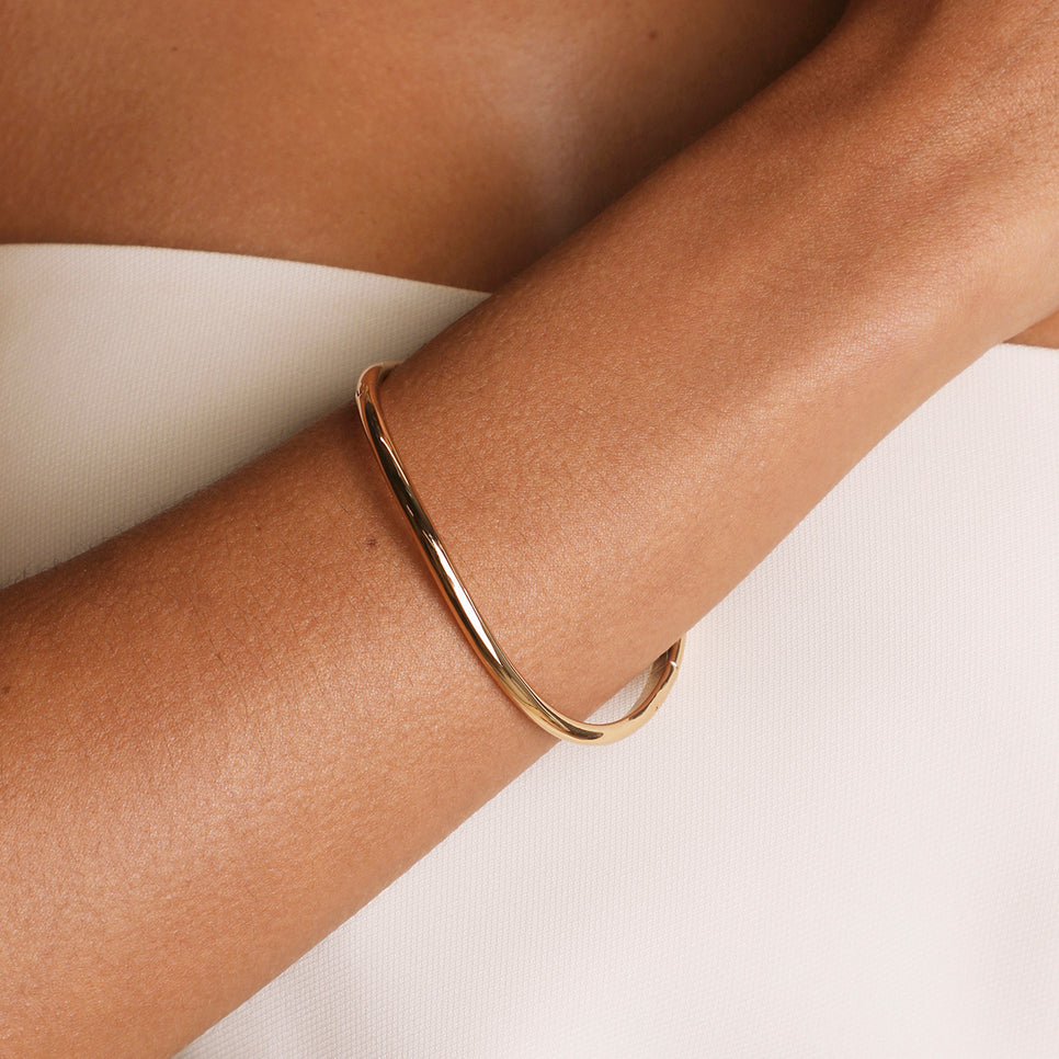 Wave Bangle in Gold