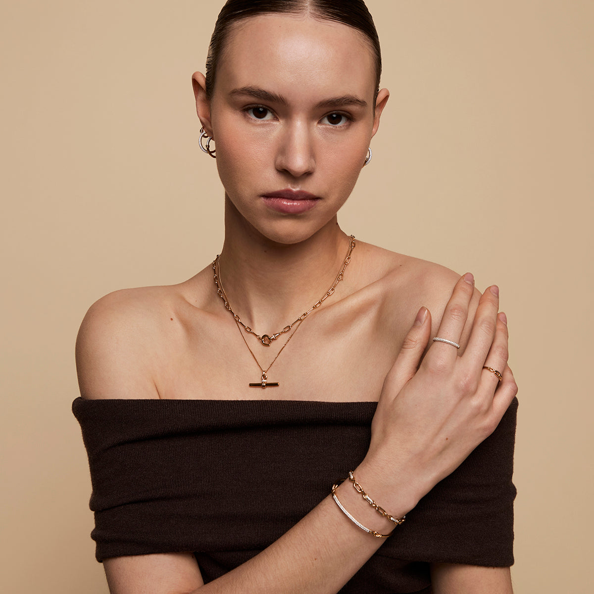 Pavé Knot Bangle in Gold