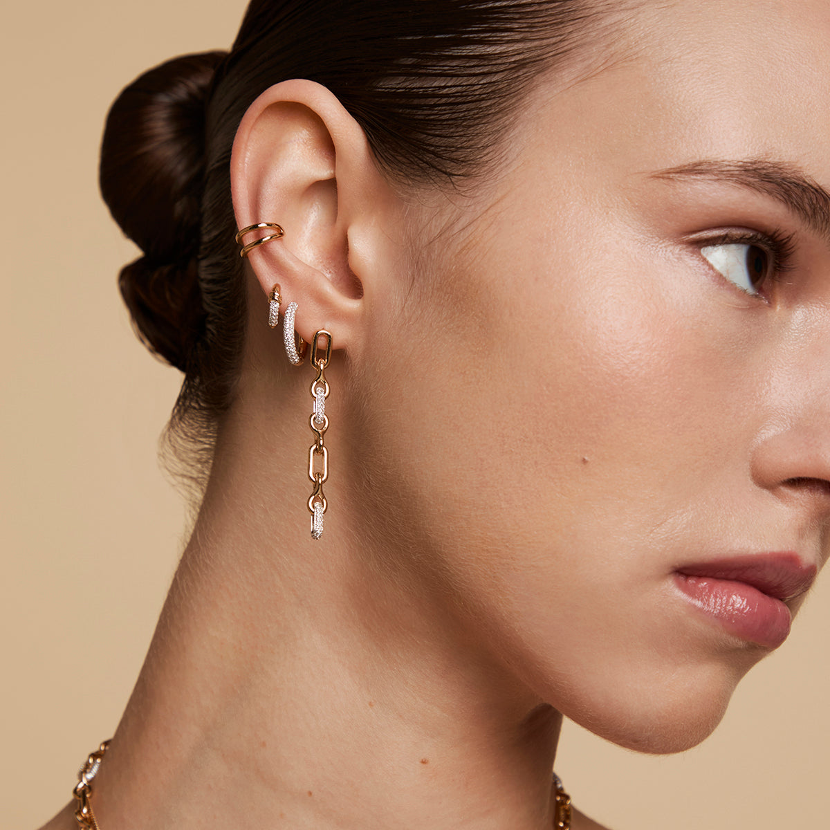 Pavé Essential Small Hoops in Gold