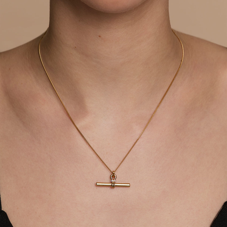 Hardware T-Bar Pendant Necklace in Gold