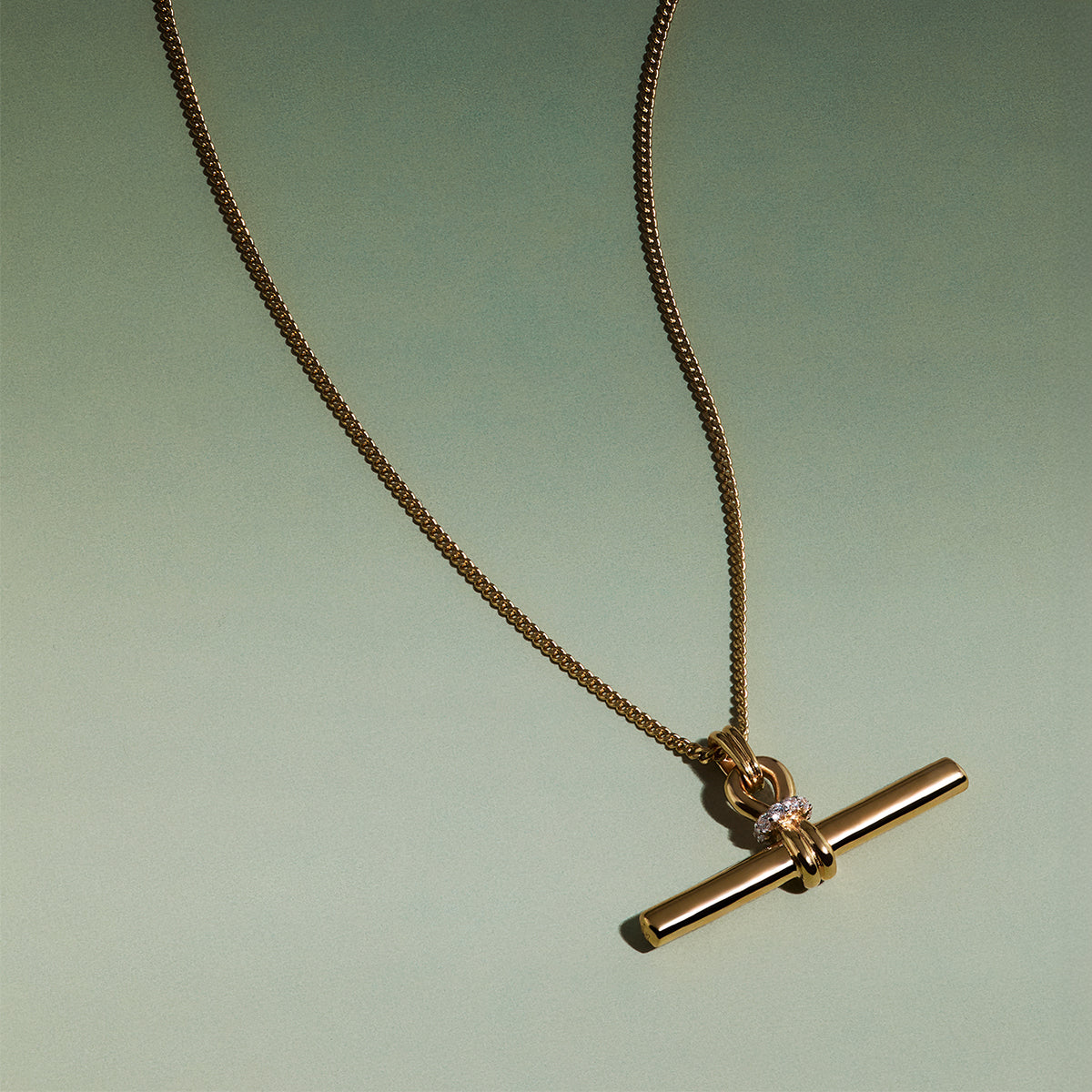 Hardware T-Bar Pendant Necklace in Gold