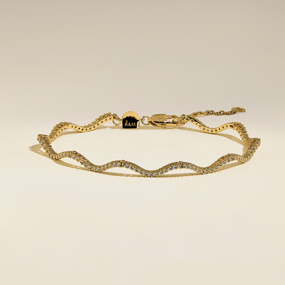Scalloped Tennis Chain Bracelet in Gold-Astrid &amp; Miyu