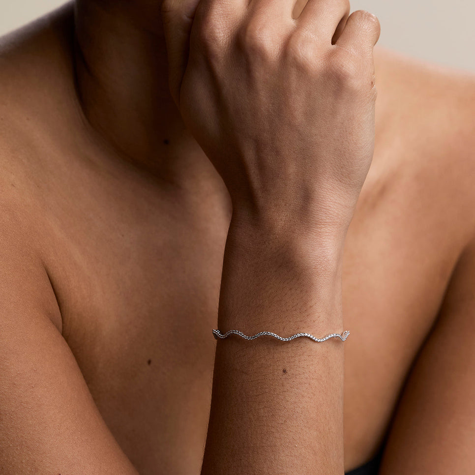 Scalloped Tennis Chain Bracelet in Silver-Astrid &amp; Miyu