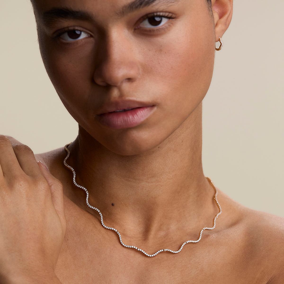 Scalloped Tennis Chain Necklace in Gold-Astrid &amp; Miyu