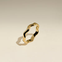 Scalloped Band Ring in Gold-Astrid &amp; Miyu