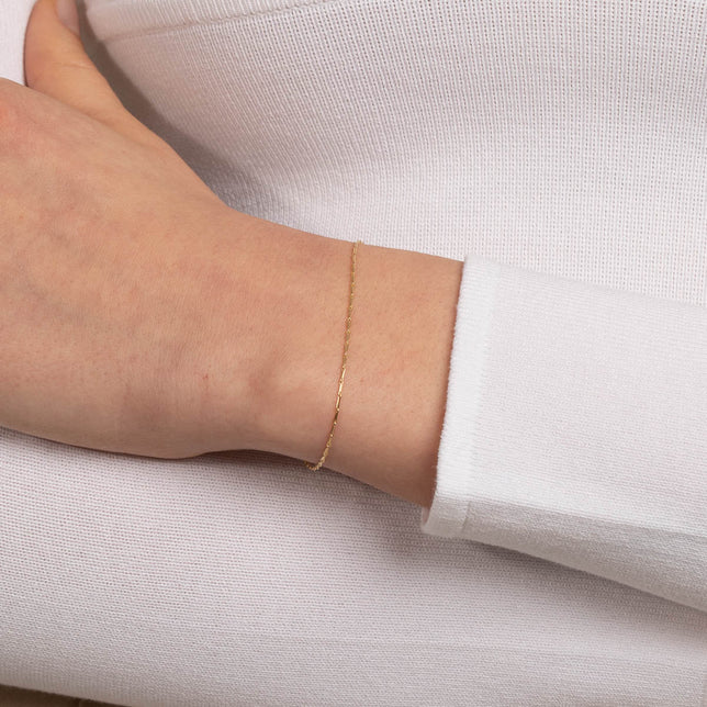 Bracelets - Marylebone Chain Bracelet in Solid Gold - - Astrid & Miyu