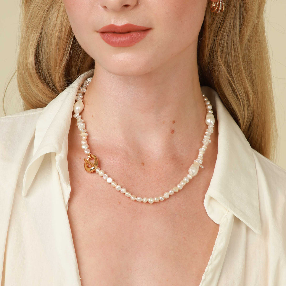 Serenity Pearl Beaded T-Bar Necklace in Gold