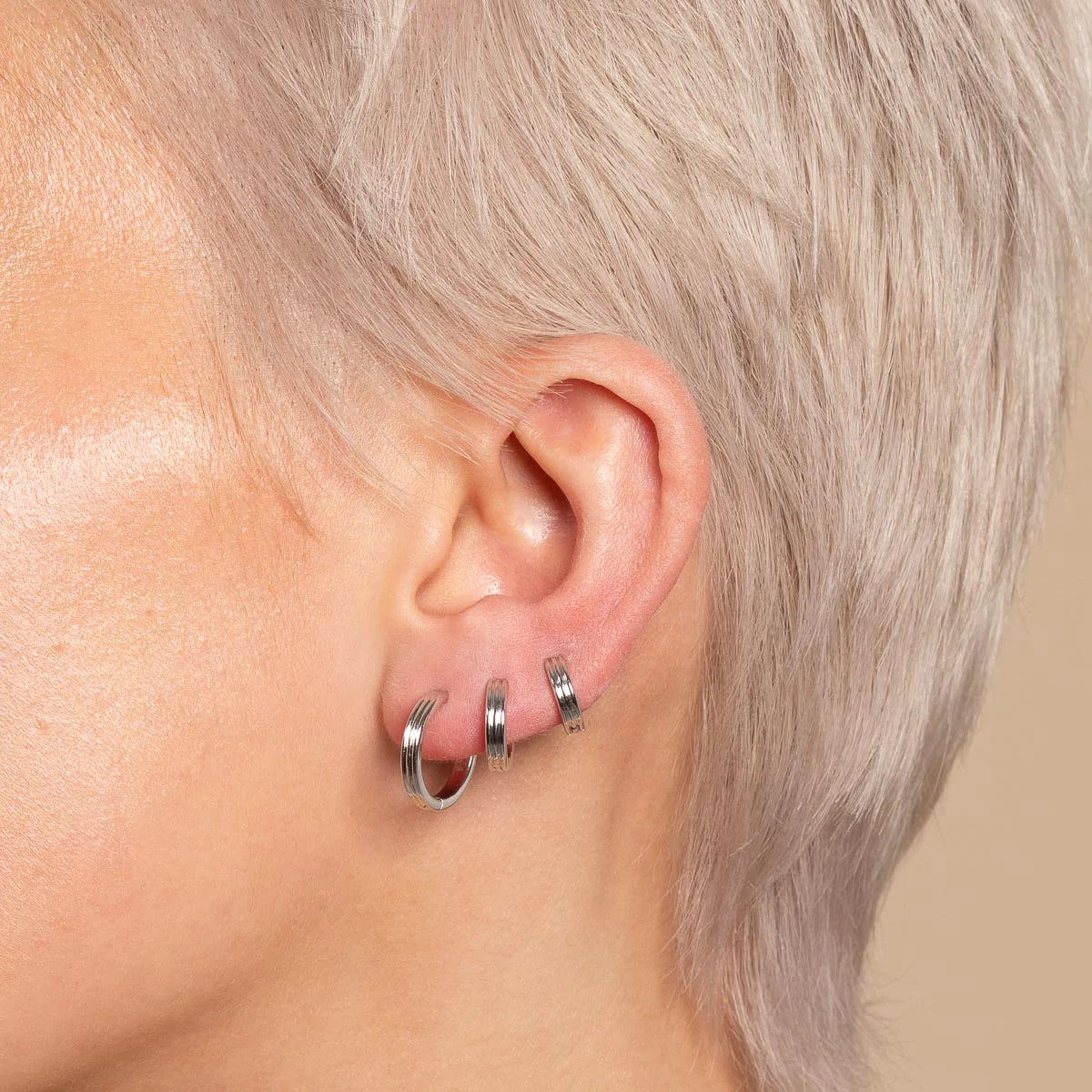 Pleated Hoop 8mm in Silver worn with other sizes