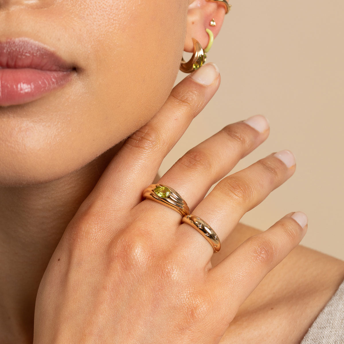 Olivine Wave Dome Ring in Gold