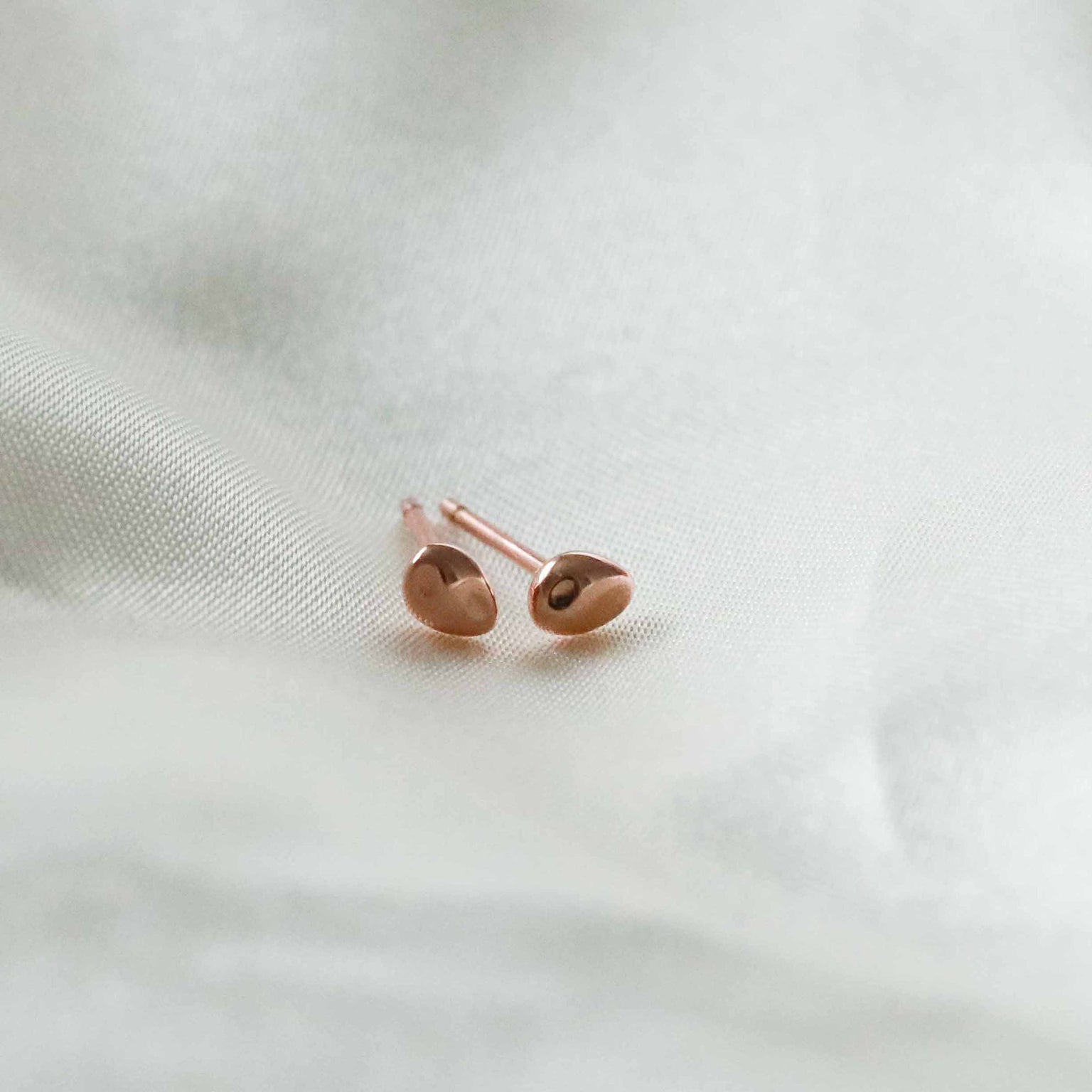 Molten Small Stud Earrings in Rose Gold