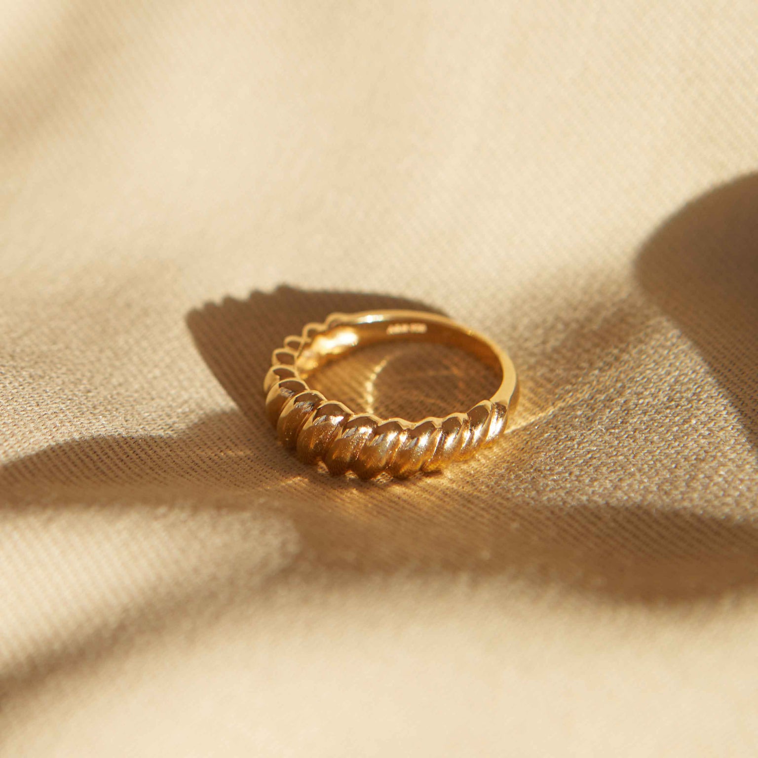 rope-dome-ring-gold-flat_lay